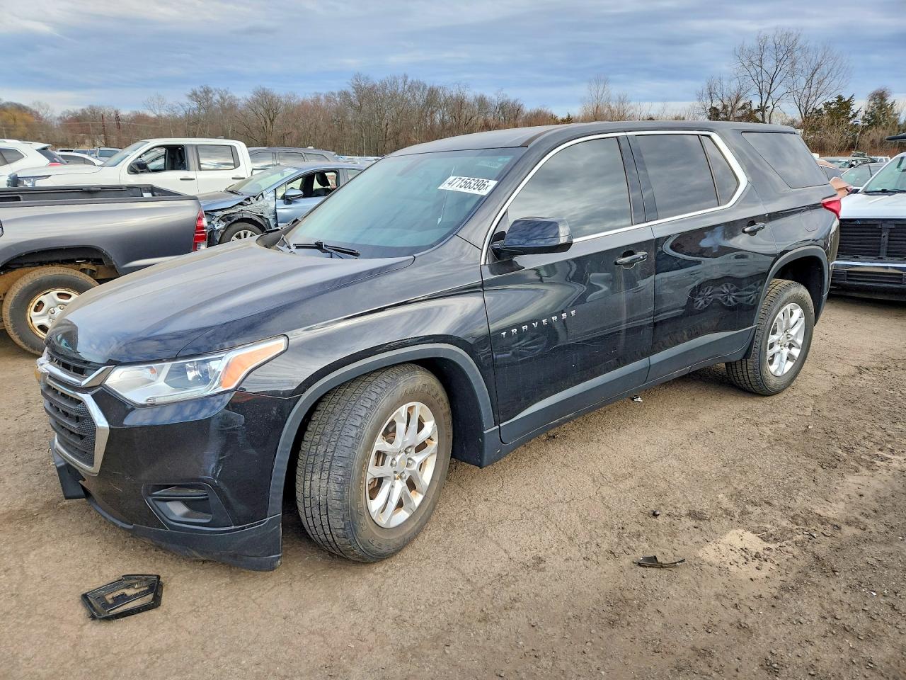 2019 Chevrolet Traverse LS, VIN 1GNEVFKWXKJ315906 — Side