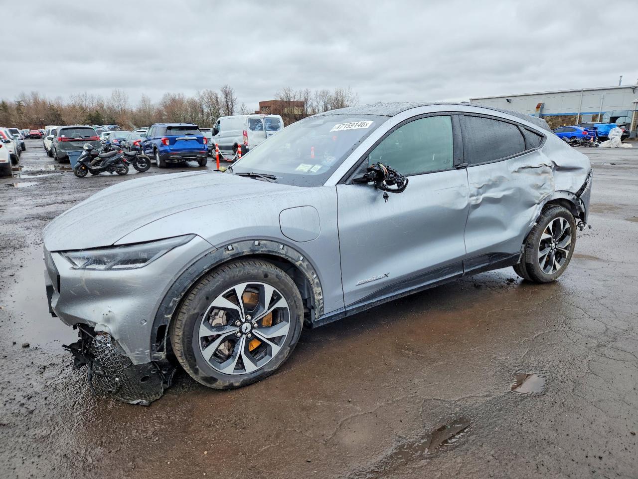 2021 Ford Mustang Mach-E Premium, VIN 3FMTK3SU4MMA43019 — Front end