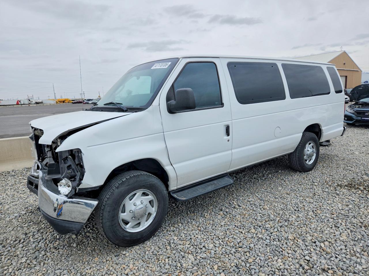 2013 Ford Econoline Passenger XLT, VIN 1FBSS3BL7DDA61182 — Front end