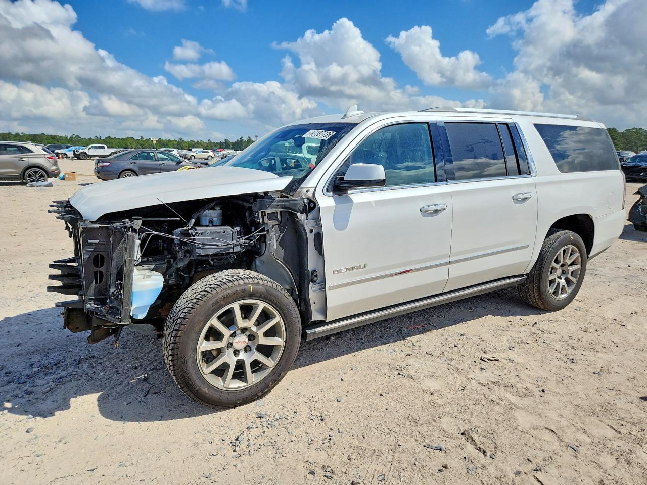 2017 GMC Yukon XL Denali, VIN 1GKS1HKJ8HR326070 — Front end