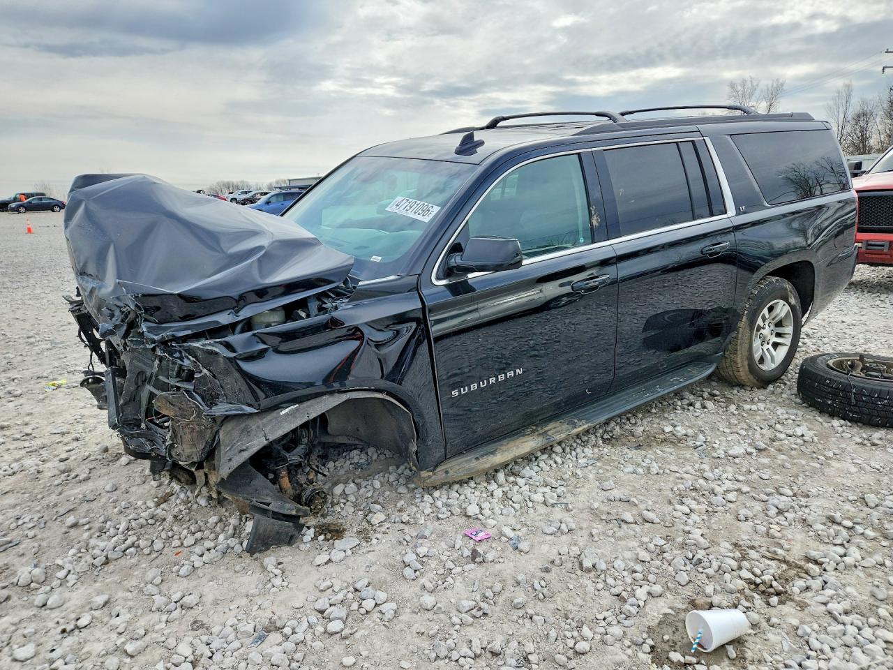 2018 Chevrolet Suburban LT, VIN 1GNSKHKC8JR207314 — Front end