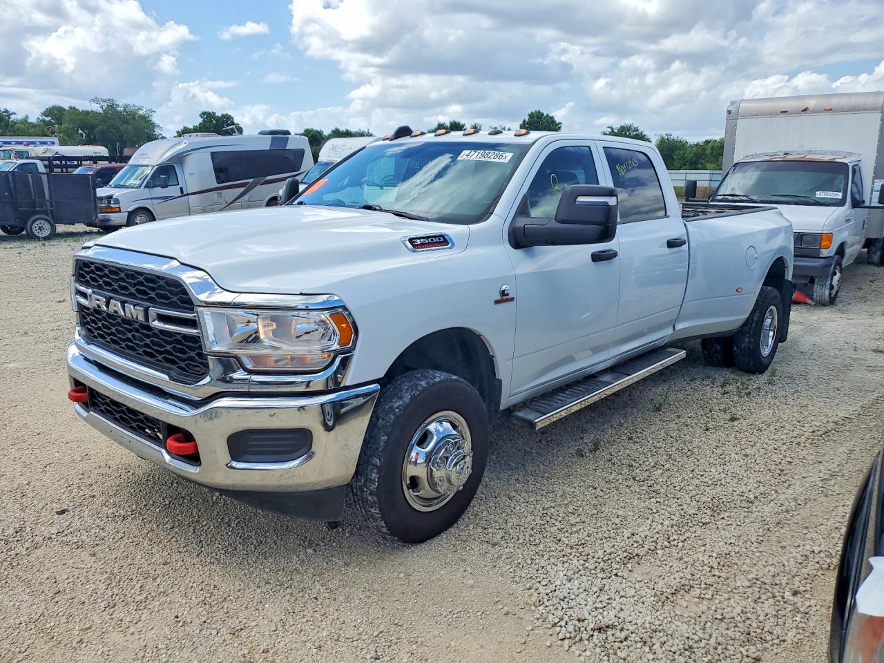 2023 Ram 3500 Tradesman, VIN 3C63RRGL7PG552275 — Мелкие вмятины и царапины