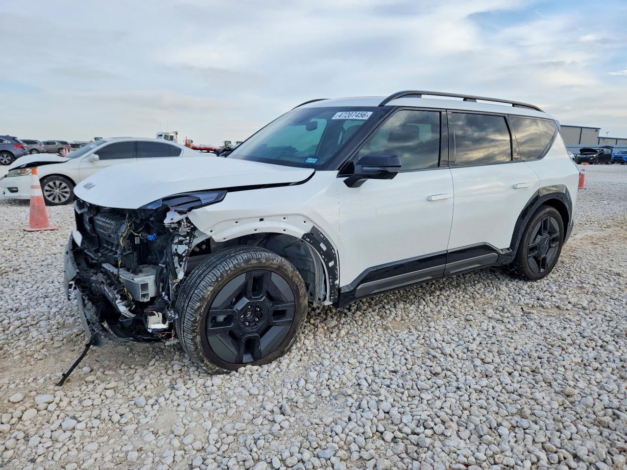 2025 Kia EV9 GT-Line, VIN KNDAEFS50S6053525 — Front end