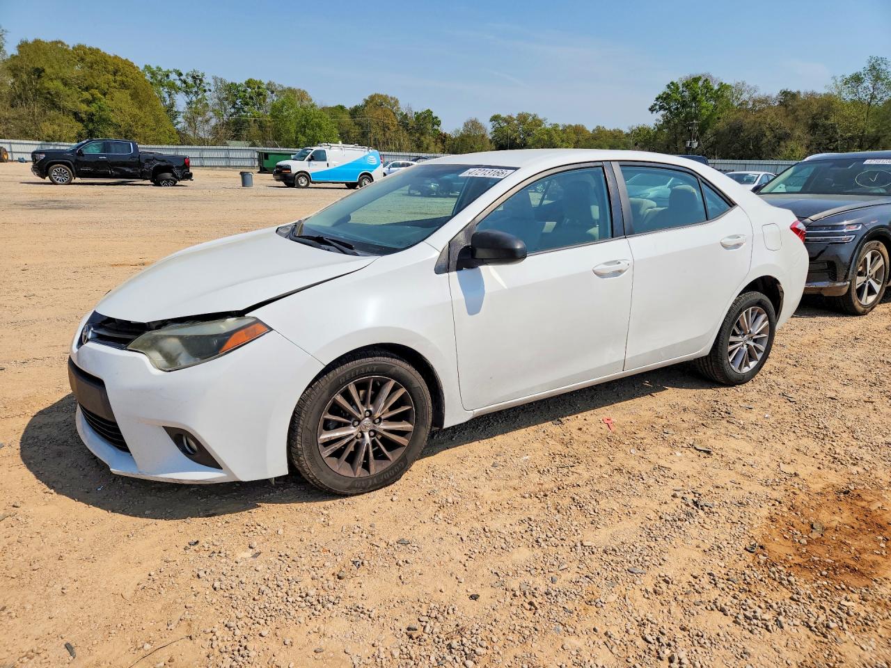 2014 Toyota Corolla LE Plus, VIN 5YFBURHE0EP055742 — Front end