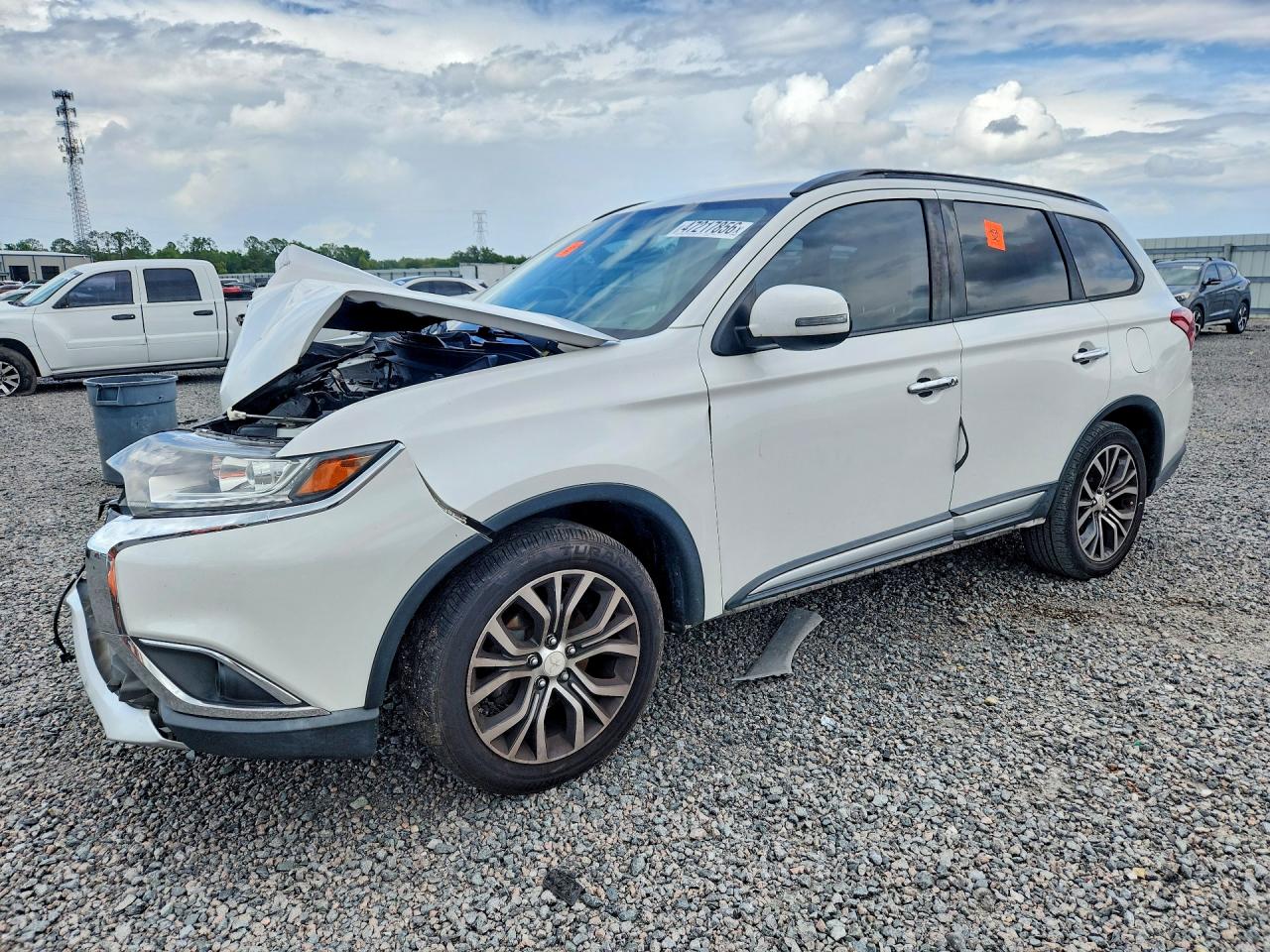2016 Mitsubishi Outlander SE, VIN JA4AD3A39GZ036336 — Front end