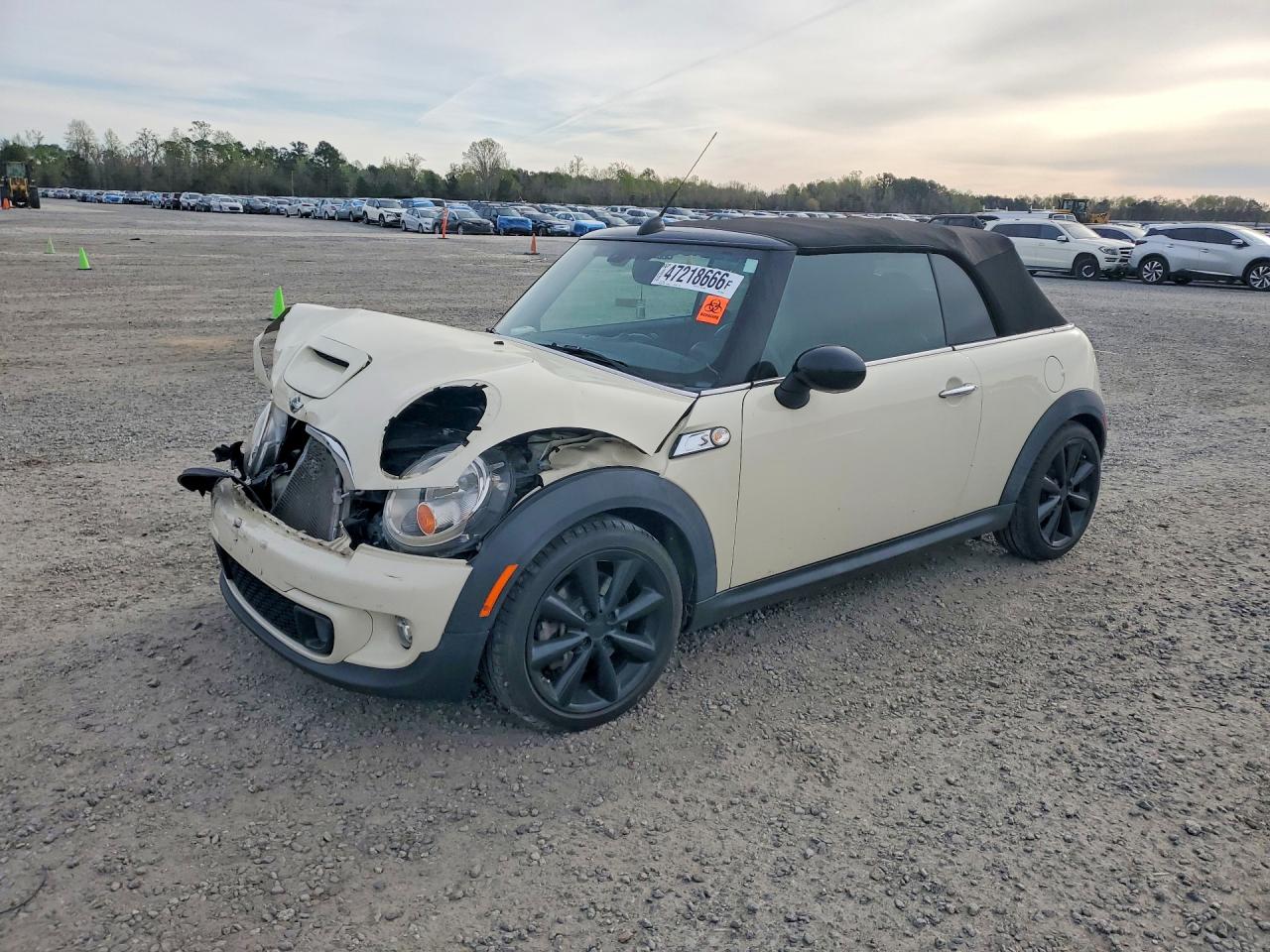 2015 MINI Convertible S, VIN WMWZP3C58FT708562 — Перед
