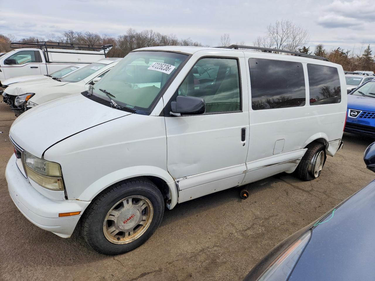 2005 GMC Safari, VIN 1GKDM19XX5B506656 — Side