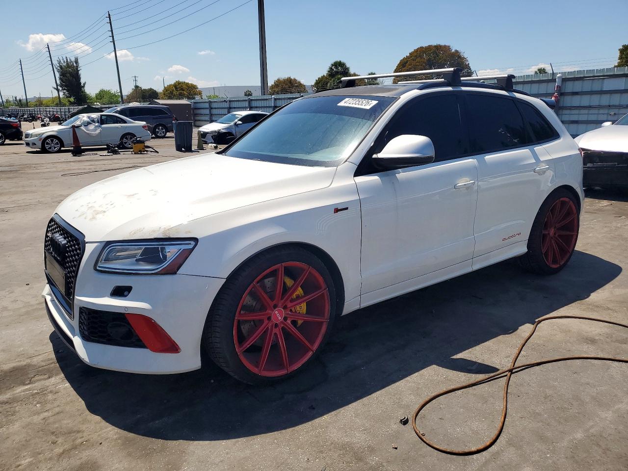 2014 Audi SQ5 Premium Plus, VIN WA1CGAFP9EA129613 — Бок