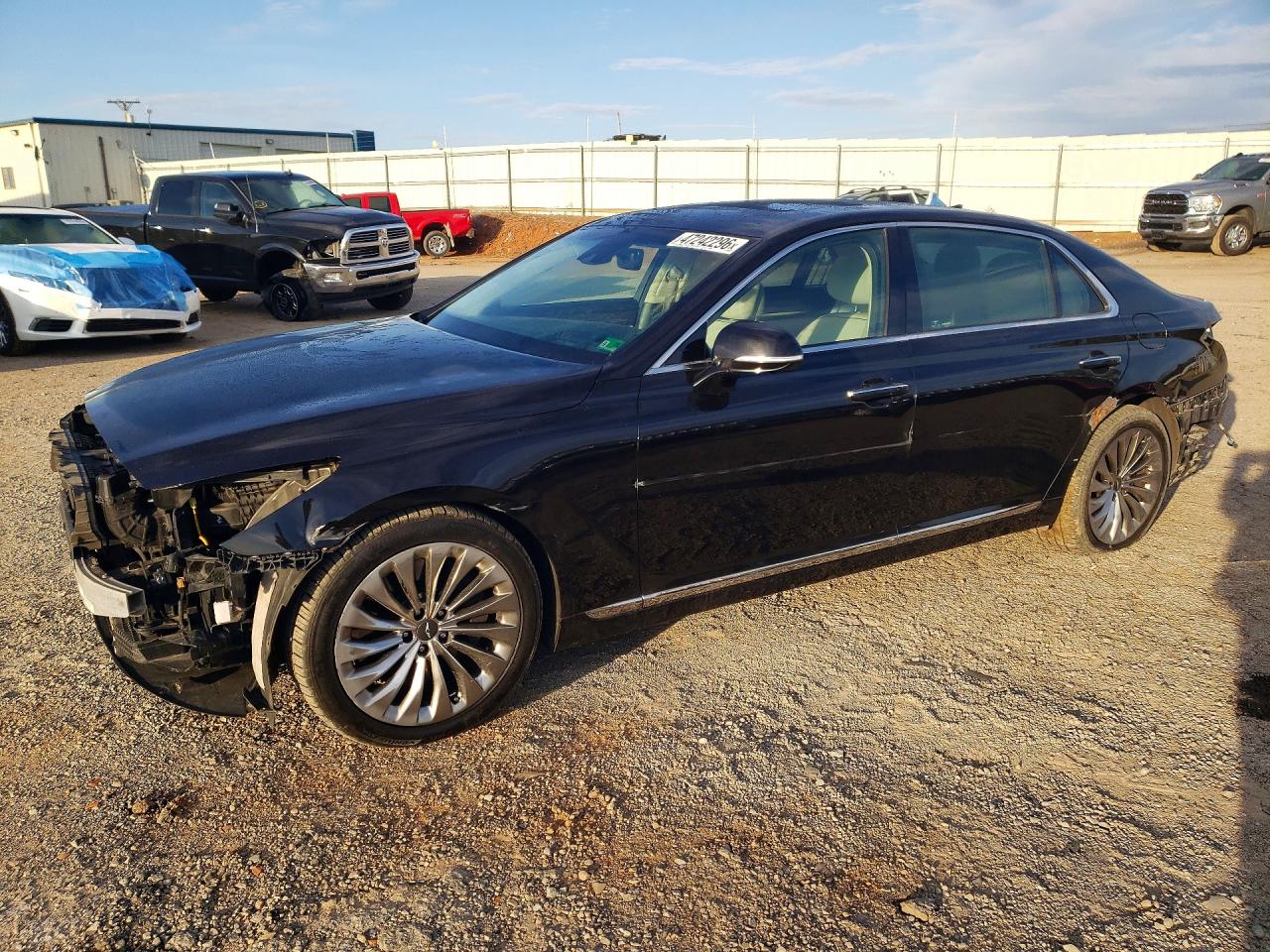 2018 Genesis G90 Premium, VIN KMHG34JA7JU038108 — Front end