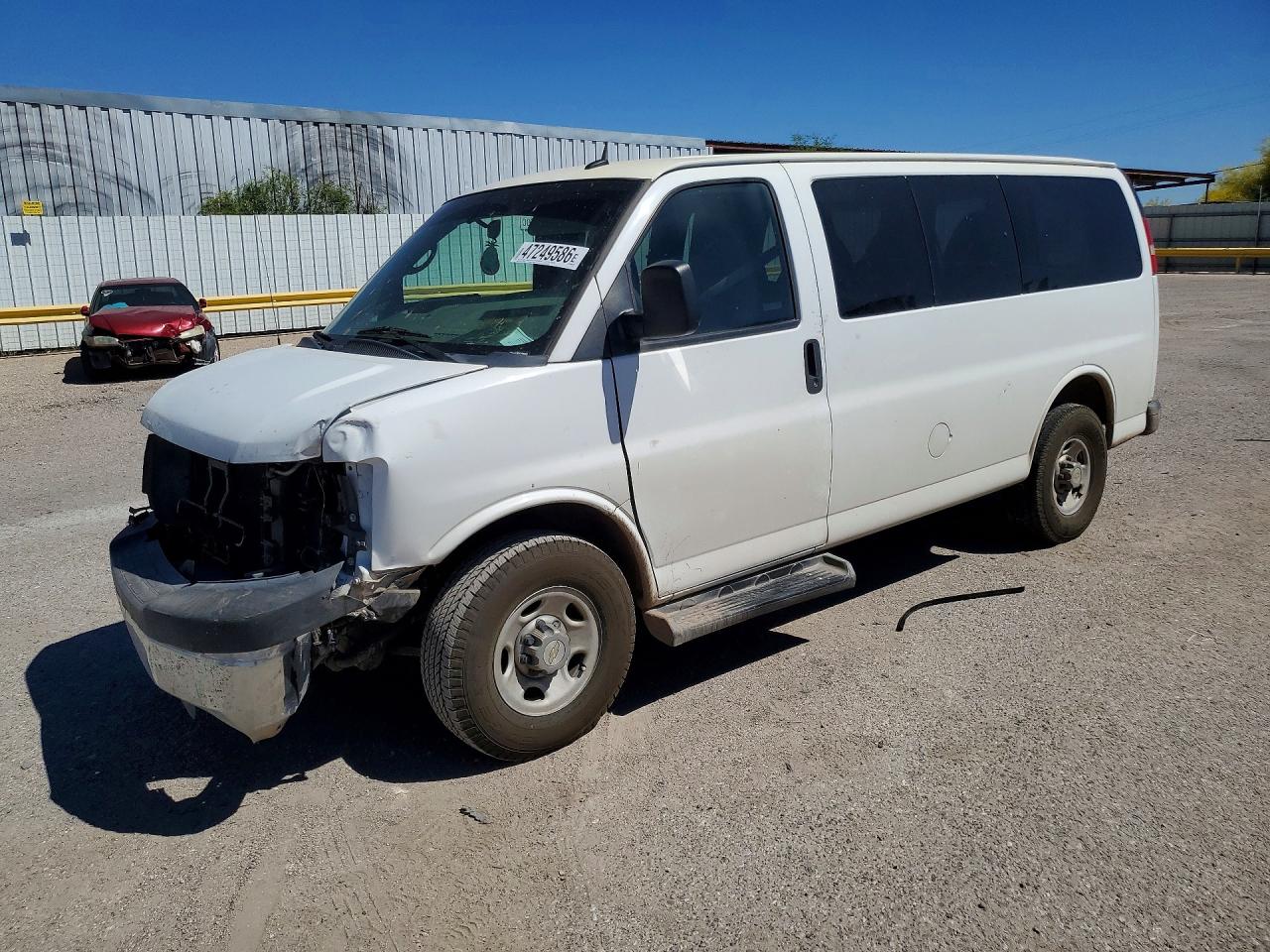 2014 Chevrolet Express G2500, VIN 1GBWGRFA2E1133102 — Front end