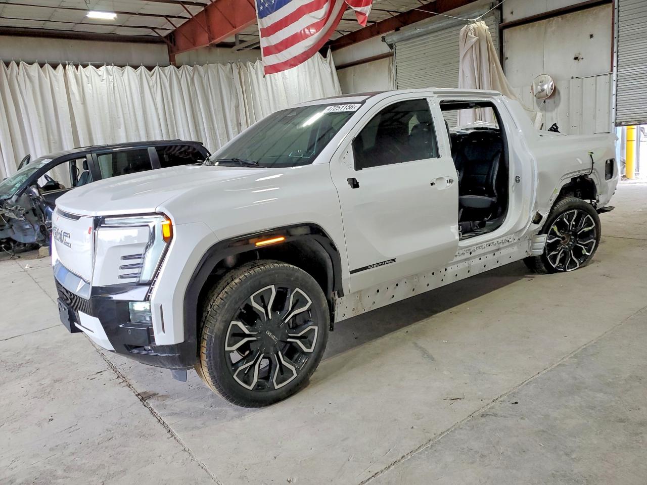 2025 GMC Sierra EV Max Range Denali, VIN 1GT40LELXSU403355 — Side