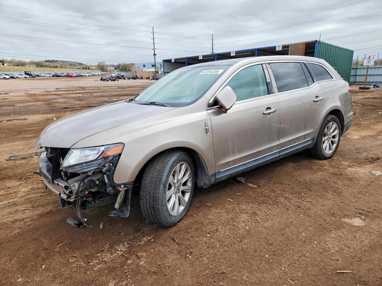 2018 Lincoln MKT Reserve, VIN 2LMHJ5AT2JBL02167 — Перед