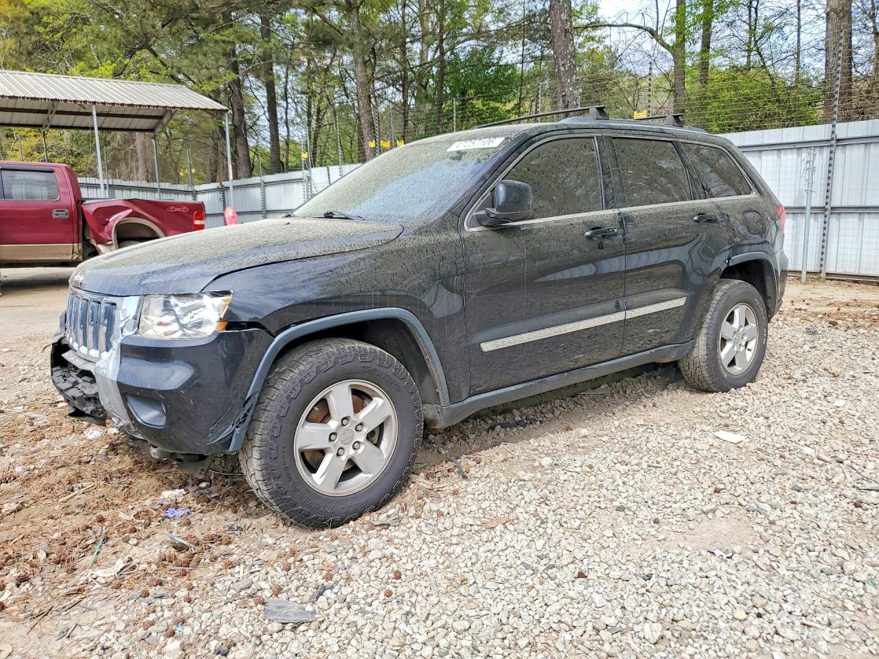 2013 Jeep Grand Cherokee Laredo, VIN 1C4RJFAG0DC507195 — Front end
