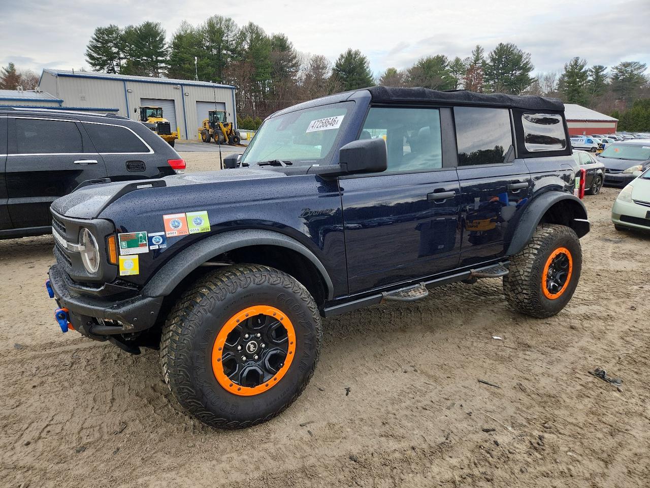 2021 Ford Bronco Black Diamond, VIN 1FMEE5DP1MLA70165 — Front end