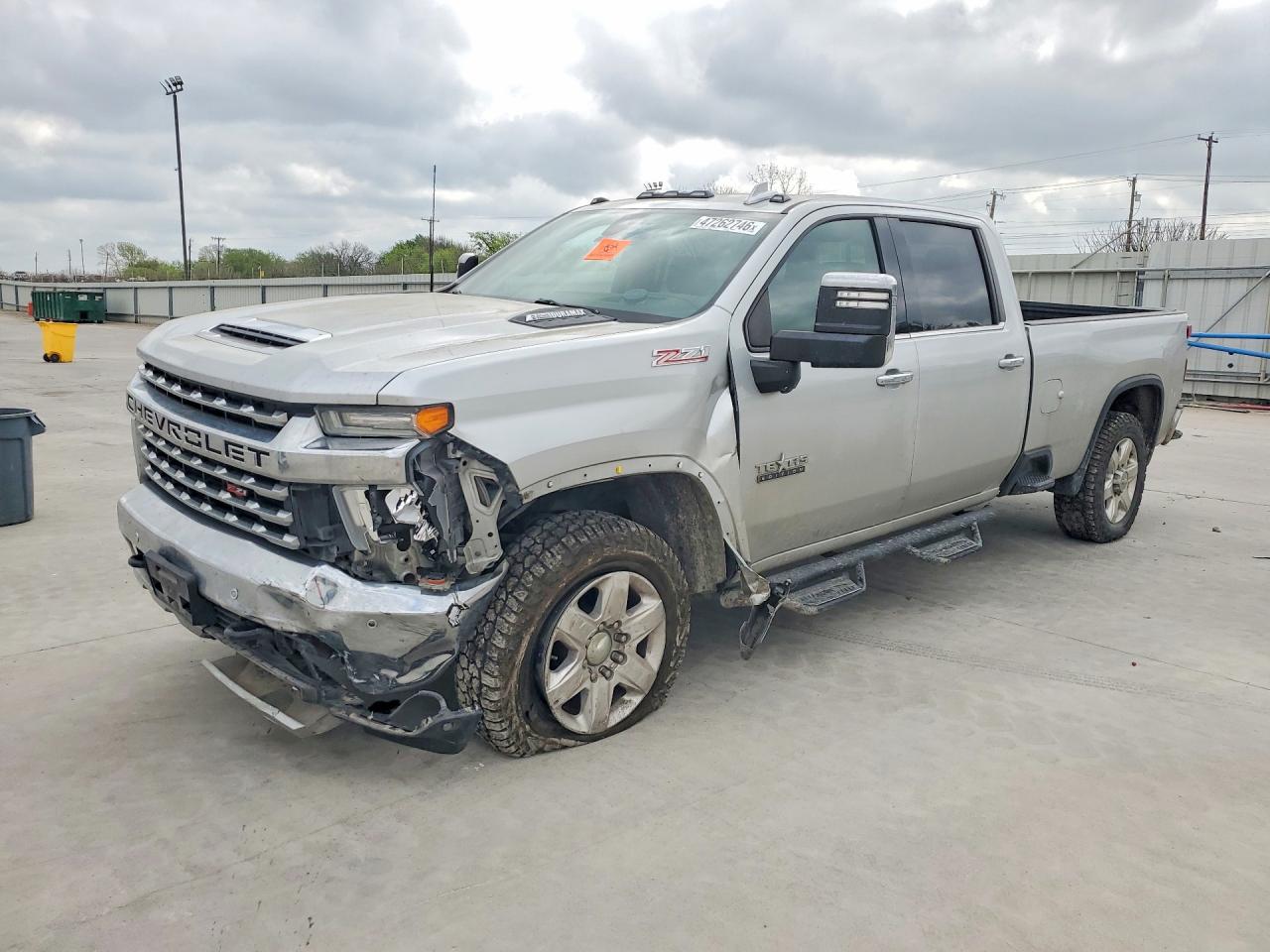 2021 Chevrolet Silverado 3500HD LTZ, VIN 1GC4YUEY7MF101149 — Front end