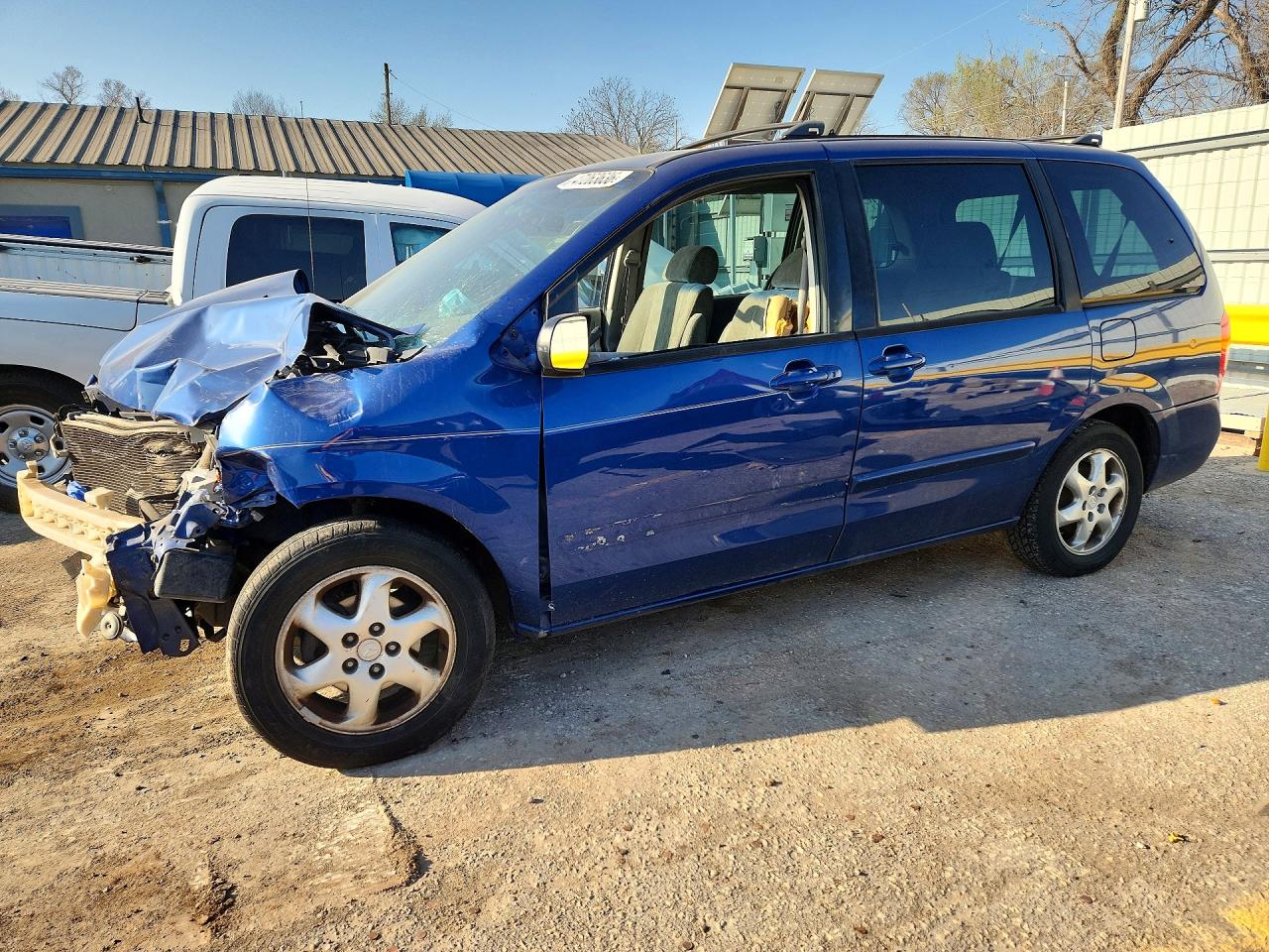 2000 Mazda MPV DX, VIN JM3LW28G6Y0102527 — Front end