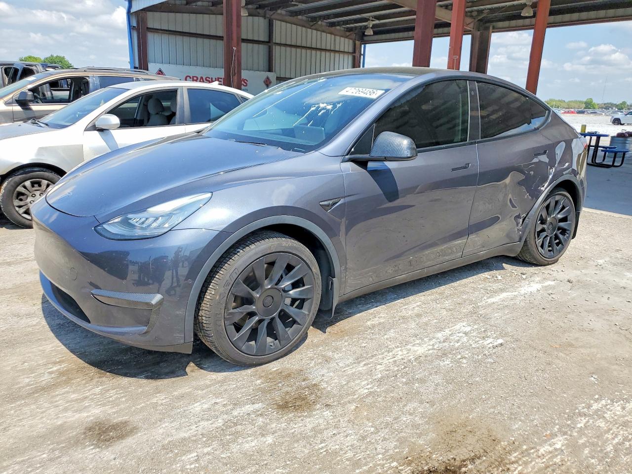2020 Tesla Model Y Long Range, VIN 5YJYGDEE7LF022724 — Side