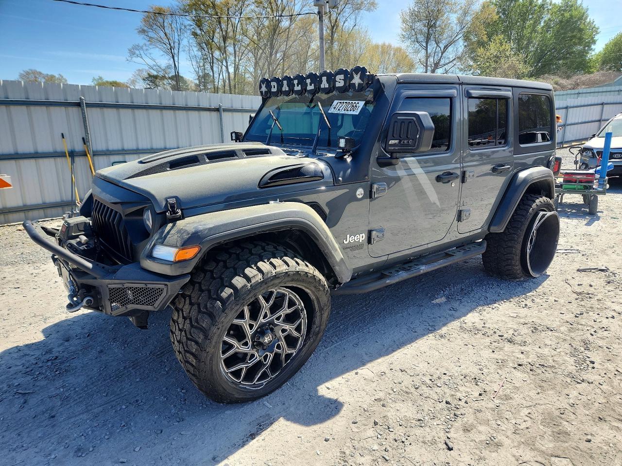2018 Jeep Wrangler Unlimited Sport, VIN 1C4HJXDN6JW223267 — Front end