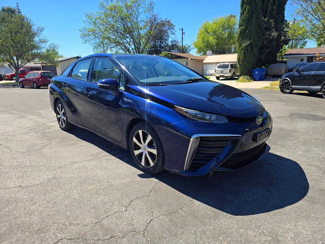 2020 Toyota Mirai, VIN JTDBVRBD2LA008274 — Бок