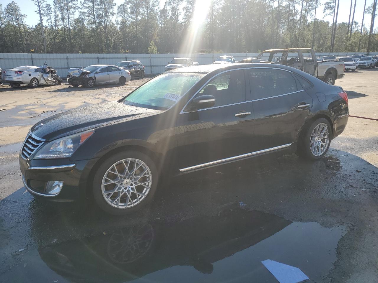2012 Hyundai Equus Signature, VIN KMHGH4JH3CU056459 — Side