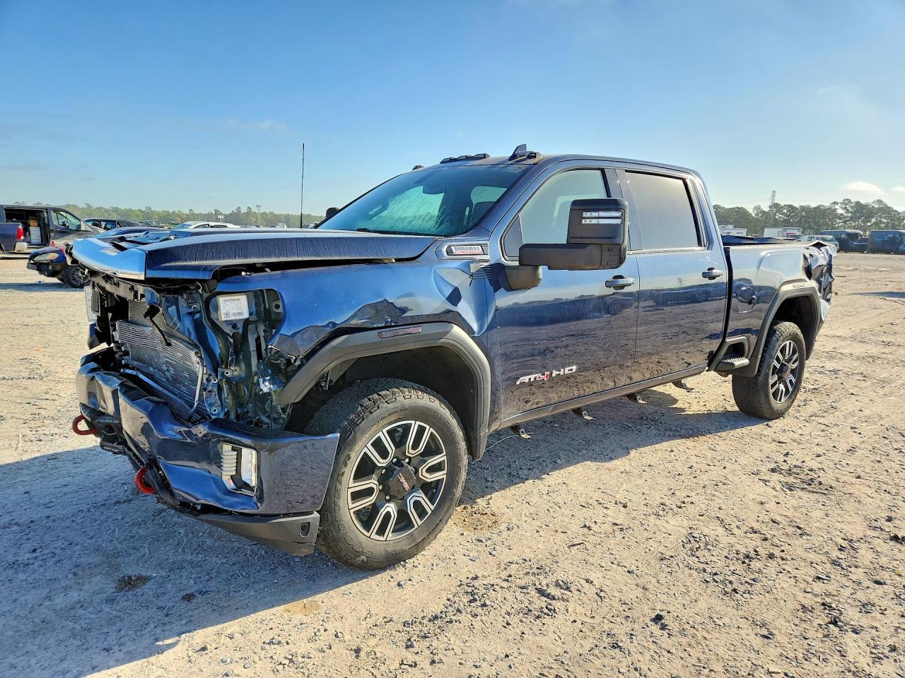 2022 GMC Sierra 2500HD AT4, VIN 1GT49PEY0NF131657 — Front end
