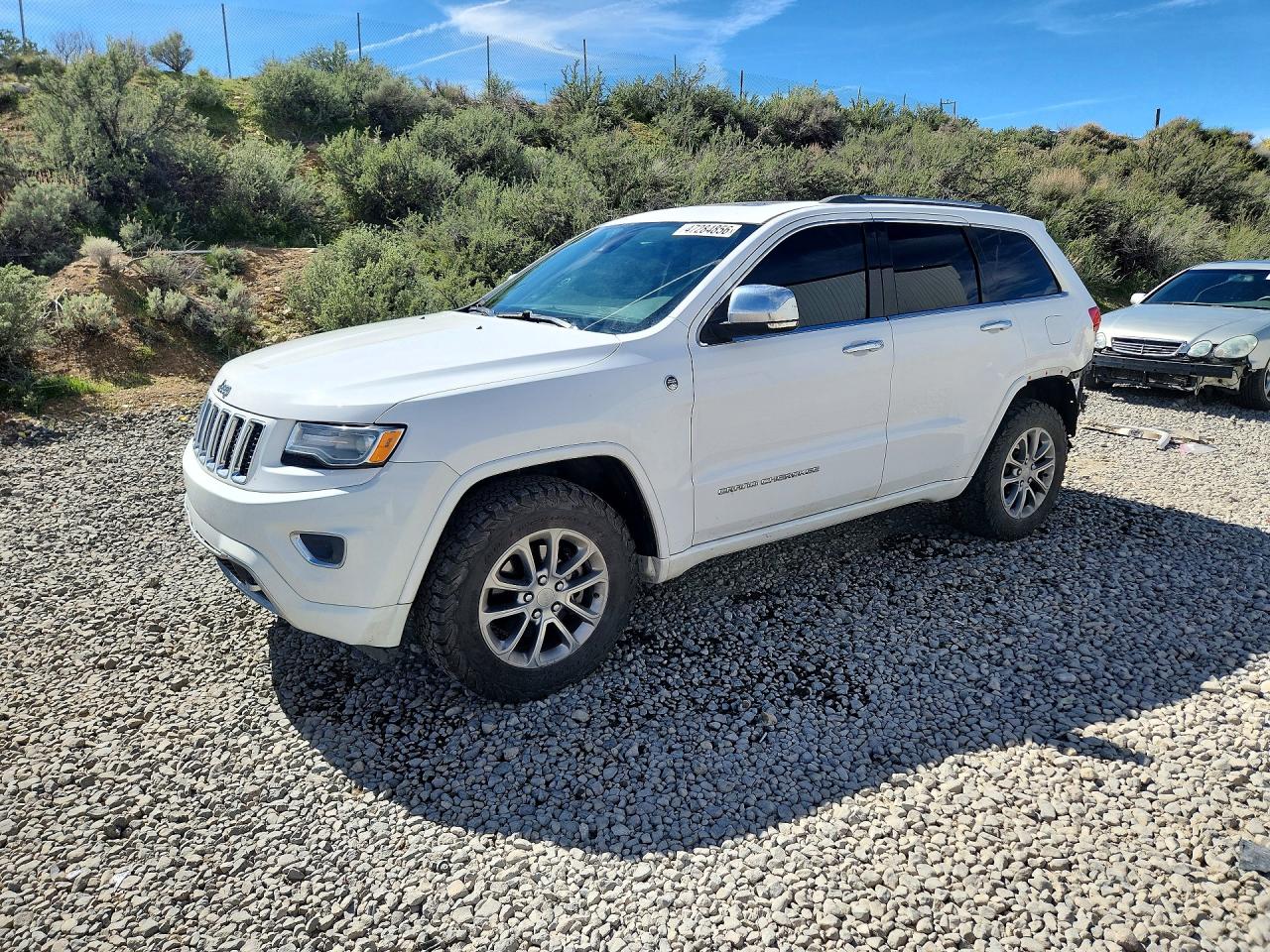 2015 Jeep Grand Cherokee Overland, VIN 1C4RJFCG0FC828587 — Rear end