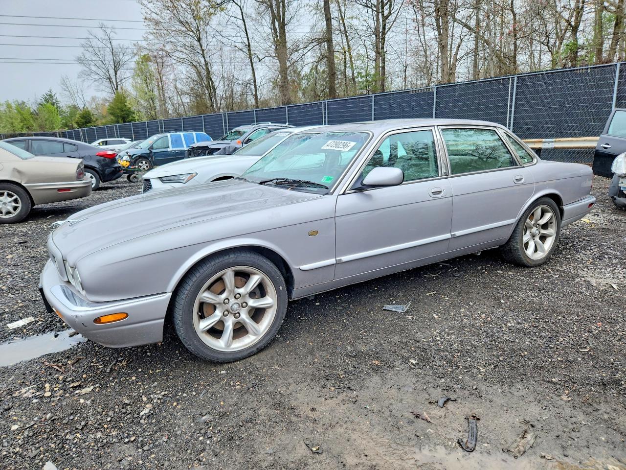 2000 Jaguar XJ Supercharged, VIN SAJDA15B7YMF10465 — Roof