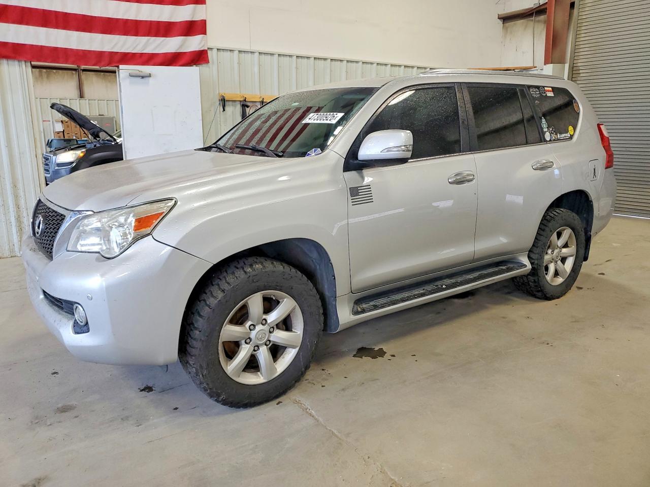 2011 Lexus GX 460, VIN JTJBM7FX4B5031832 — Side