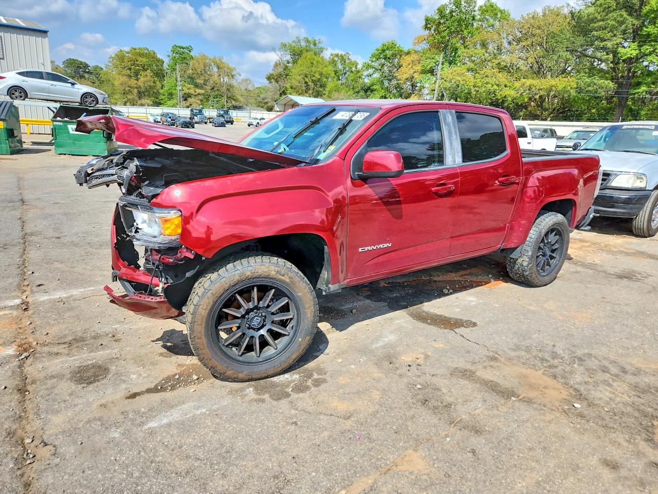 2018 GMC Canyon 2WD SLE, VIN 1GTG5CEN7J1196259 — Front end