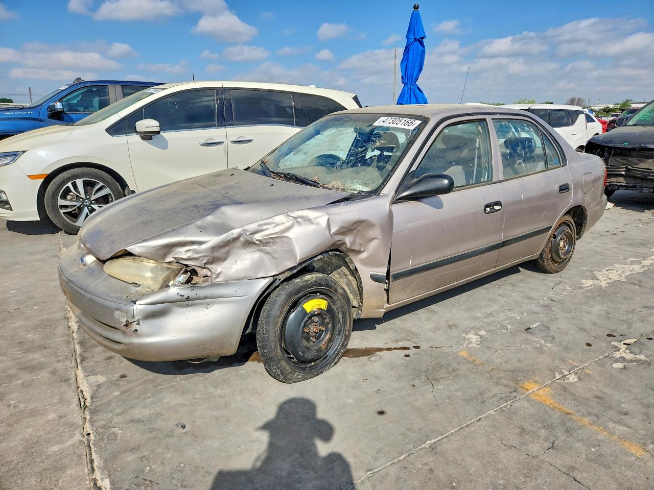 2000 Chevrolet Prizm, VIN 1Y1SK5481YZ433135 — Front end