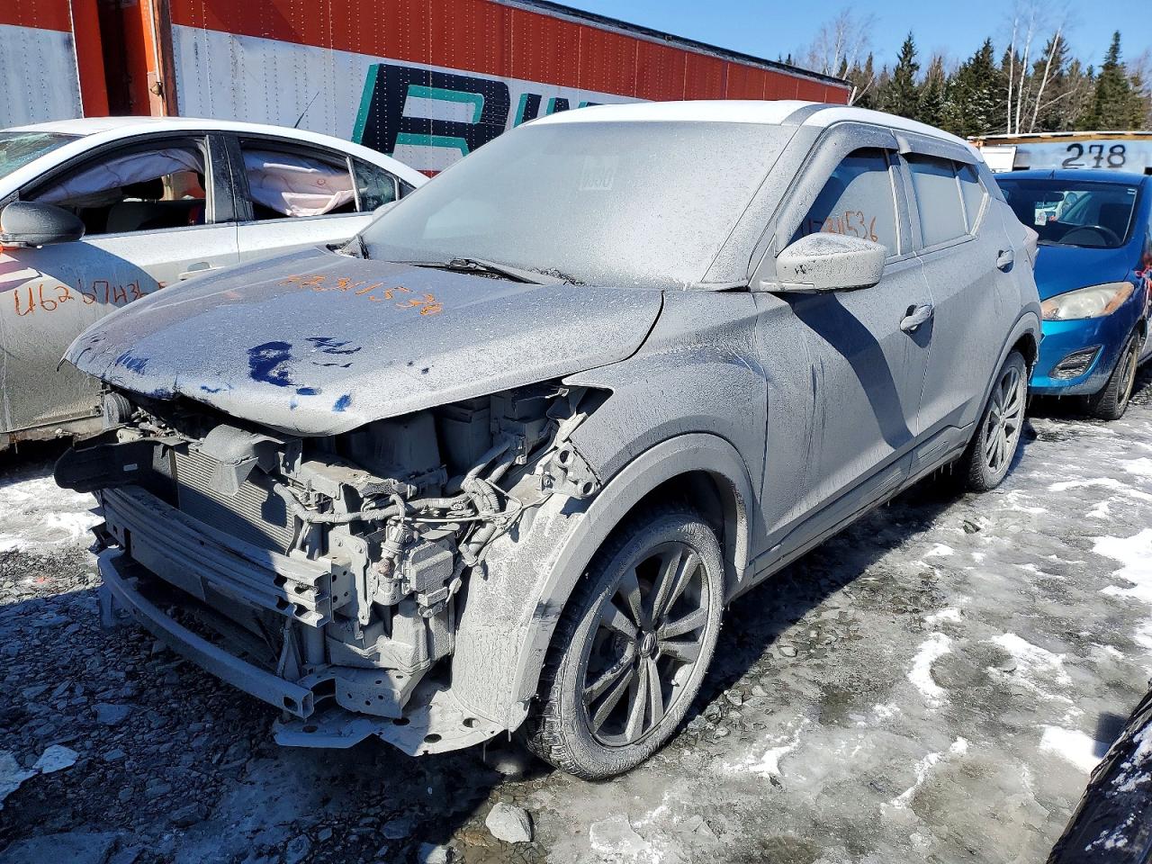 2019 Nissan Kicks S, VIN 3N1CP5CU9KL554098 — Перед