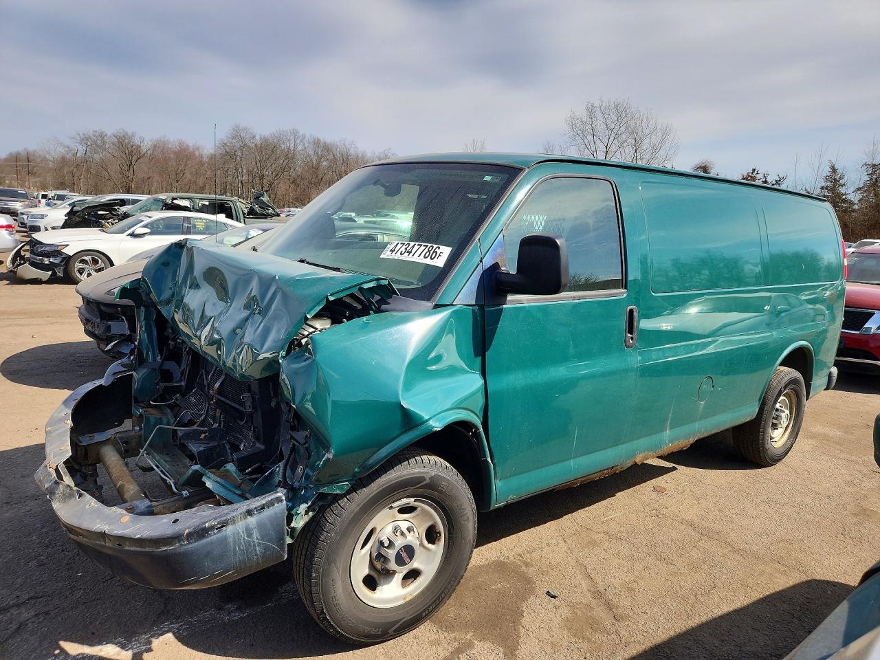 2014 GMC Savana, VIN 1GTZ7TCA2E1158544 — Front end