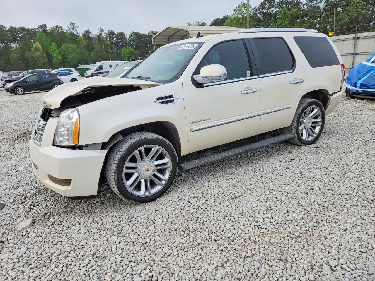 2013 Cadillac Escalade Platinum Edition, VIN 1GYS3DEF3DR310594 — Front end