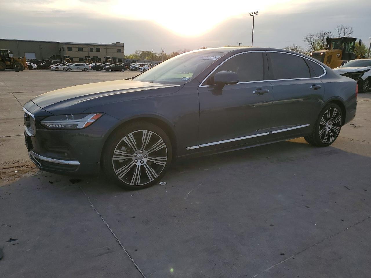 2022 Volvo S90 Inscription, VIN LVY062ML9NP257969 — Side