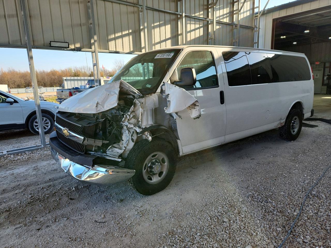 2014 Chevrolet Express Passenger LT, VIN 1GAZG1FG3E1178136 — Front end