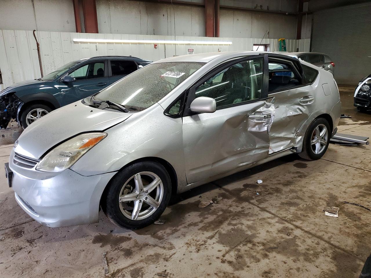 2005 Toyota Prius, VIN JTDKB20U653014167 — Side