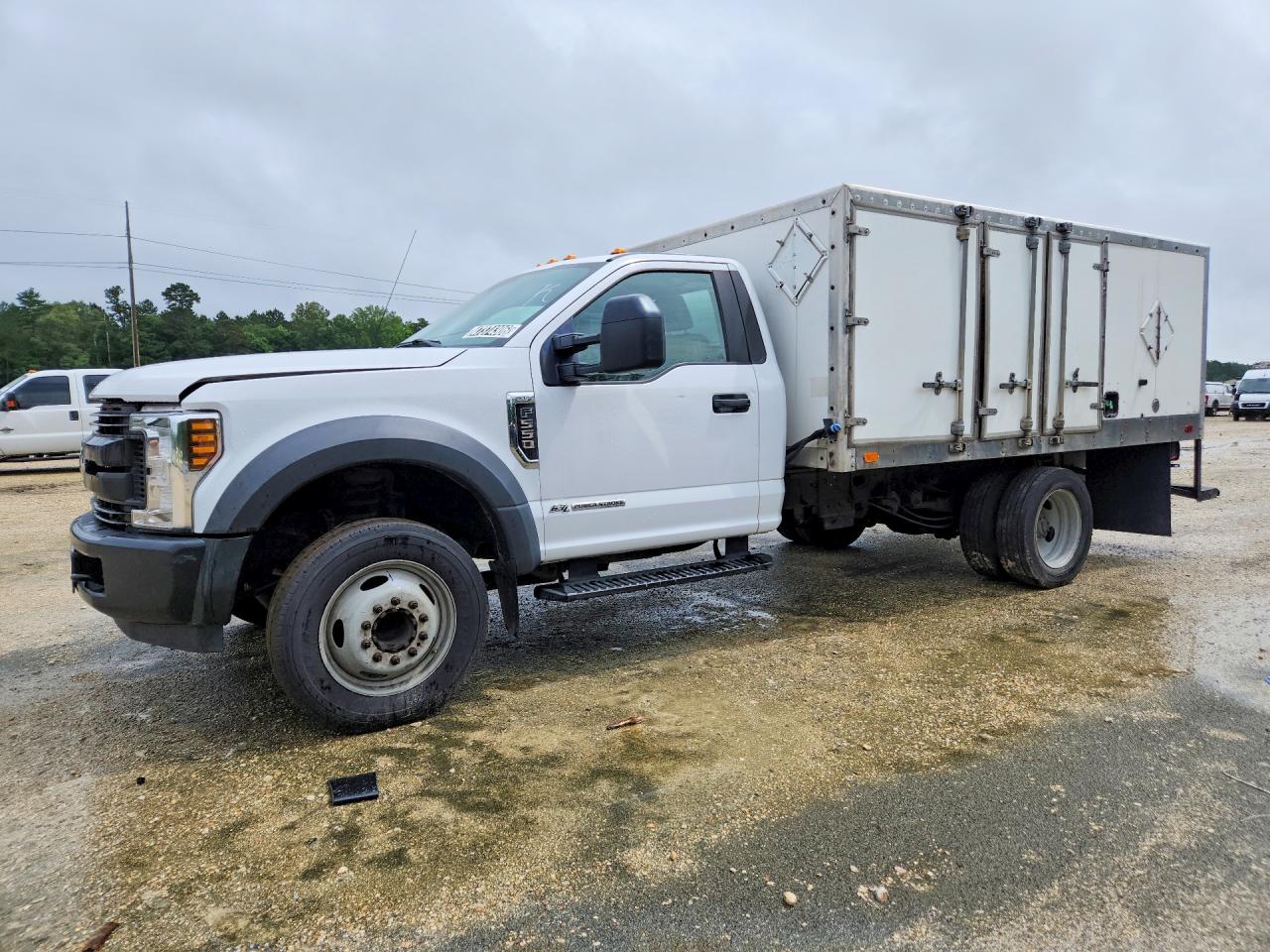 2018 Ford F-550 XL, VIN 1FDUF5GT9JDA00453 — Minor dents and scratches