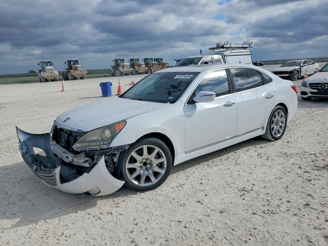 2015 Hyundai Equus Signature, VIN KMHGH4JH0FU095515 — Front end