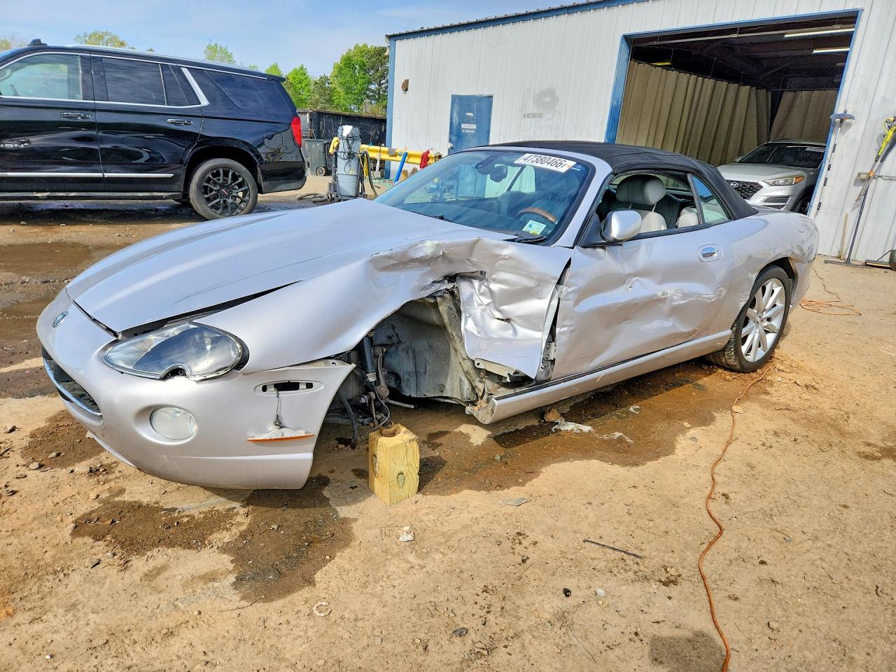 2005 Jaguar XK XK8, VIN SAJDA42C252A44305 — Side