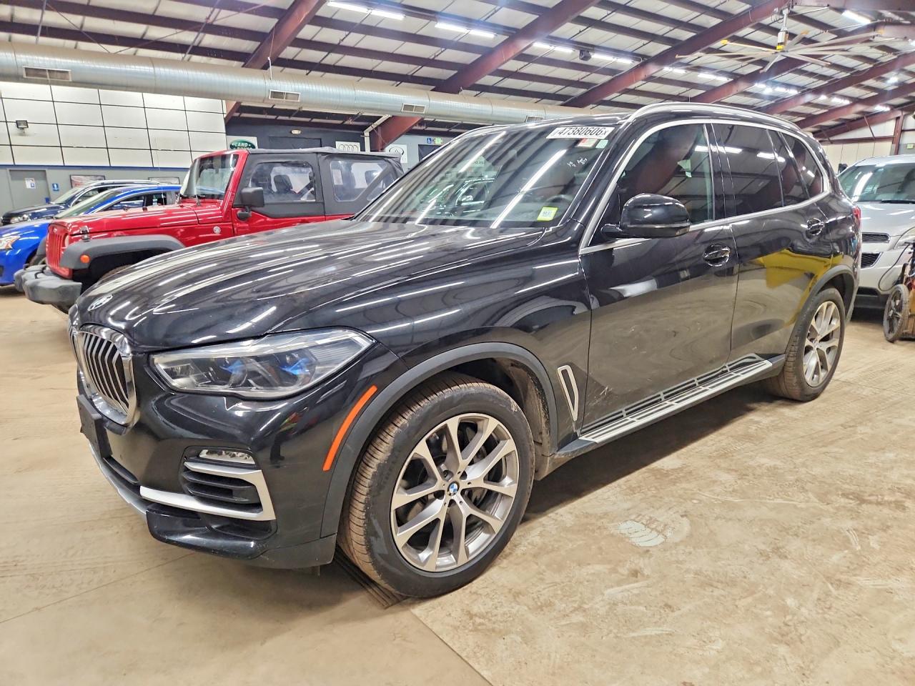 2019 BMW X5 xDrive50i, VIN 5UXJU2C5XKLN66002 — Мелкие вмятины и царапины