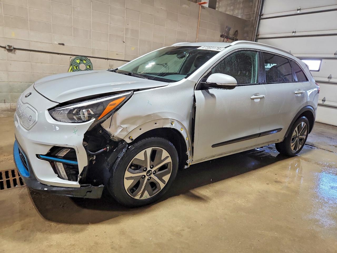2021 Kia Niro EX, VIN KNDCC3LG9M5107572 — Front end