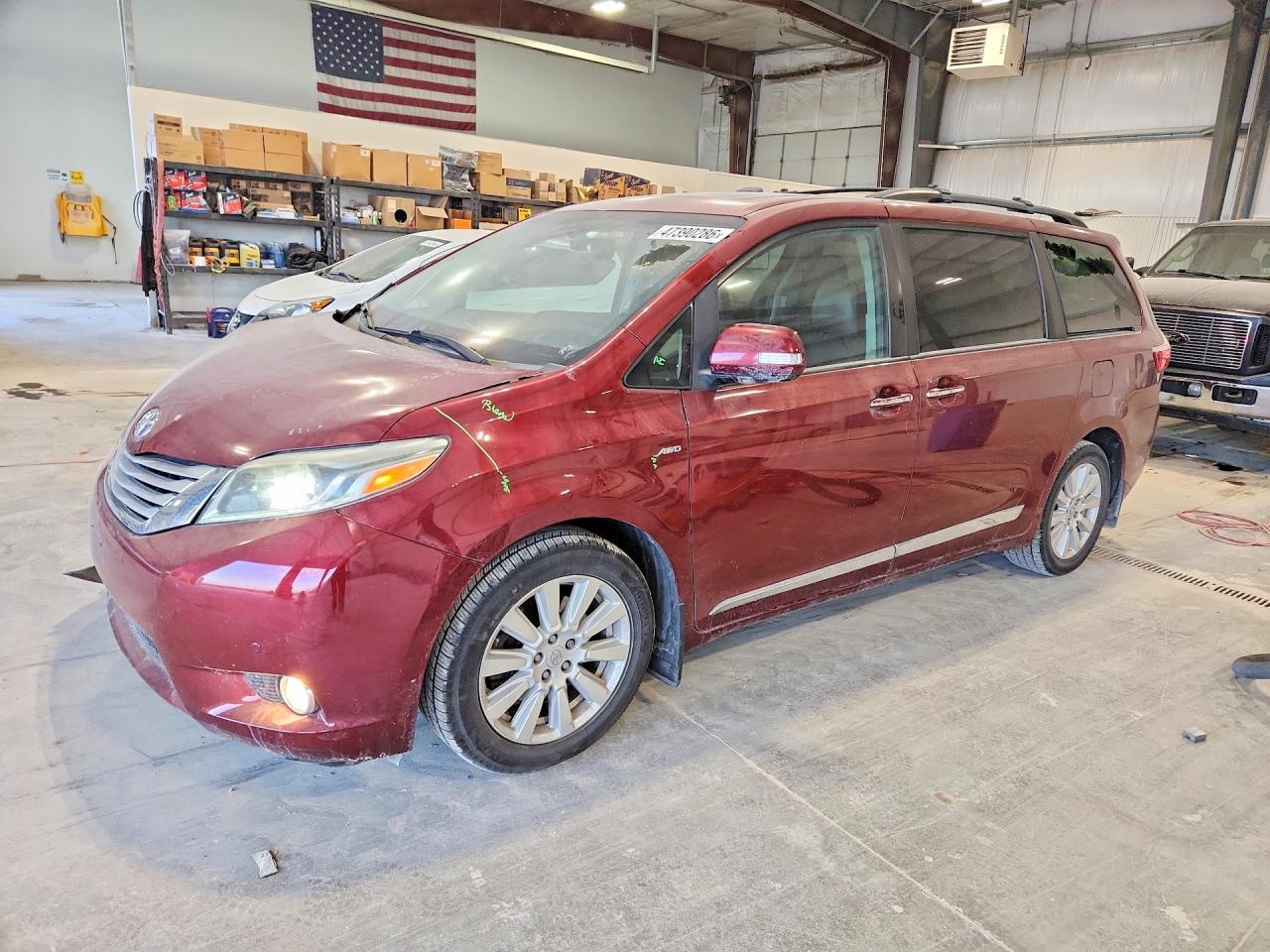 2017 Toyota Sienna XLE, VIN 5TDDZ3DC1HS168929 — Front end