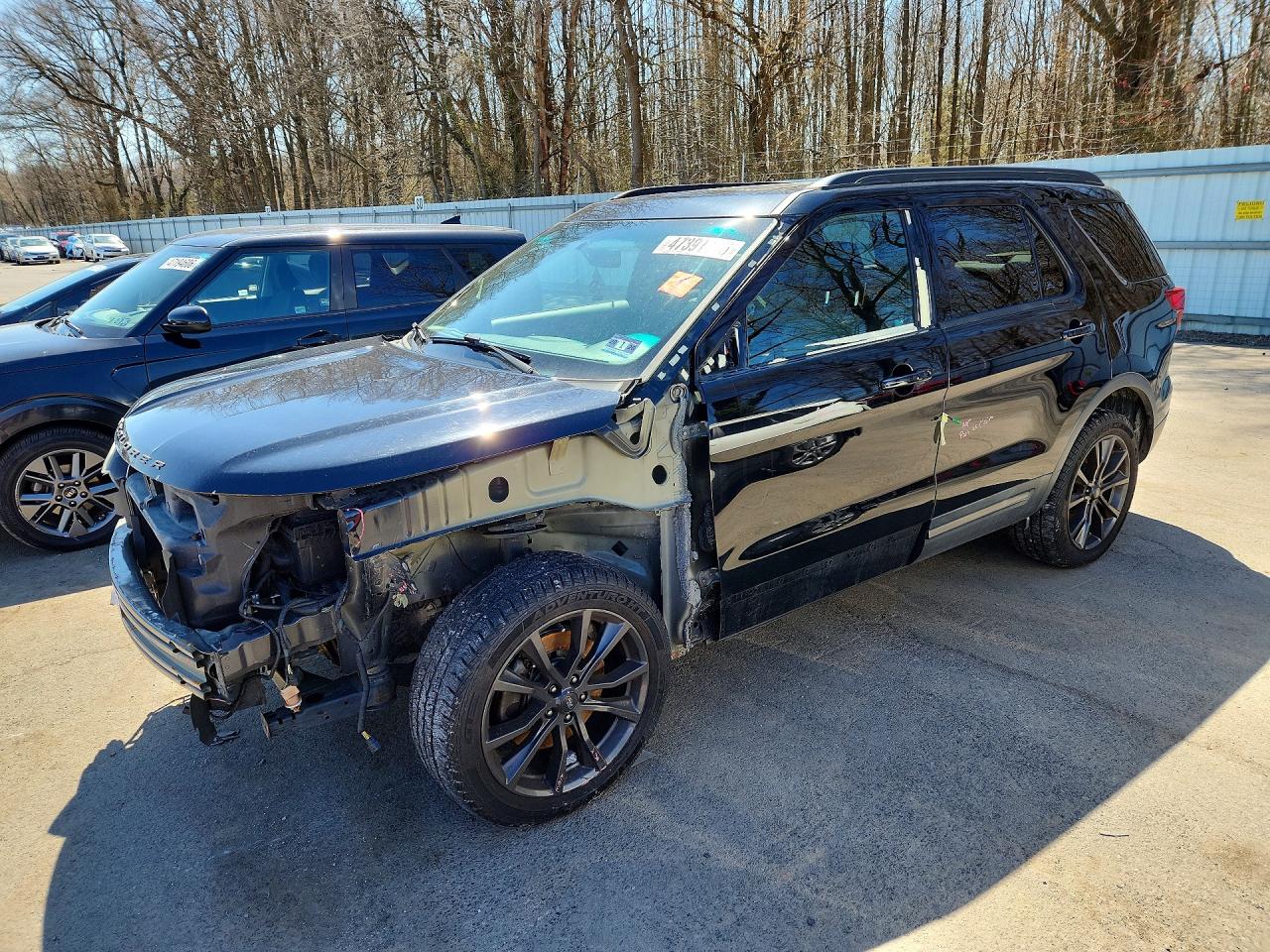 2017 Ford Explorer XLT, VIN 1FM5K8D80HGA06670 — Front end