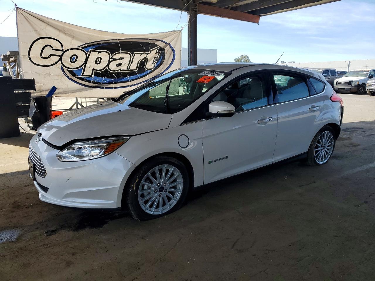 2016 Ford Focus Electric, VIN 1FADP3R48GL369952 — Rear end