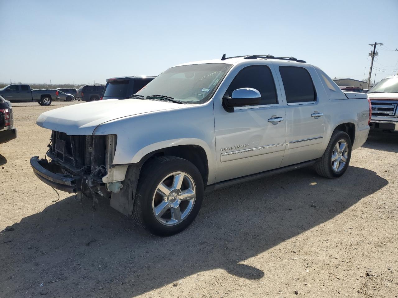 2013 Chevrolet Avalanche LTZ, VIN 3GNMCGE0XDG321451 — Front end
