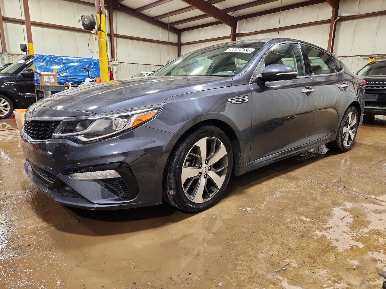 2019 Kia Optima LX, VIN 5XXGT4L31KG302983 — Front end