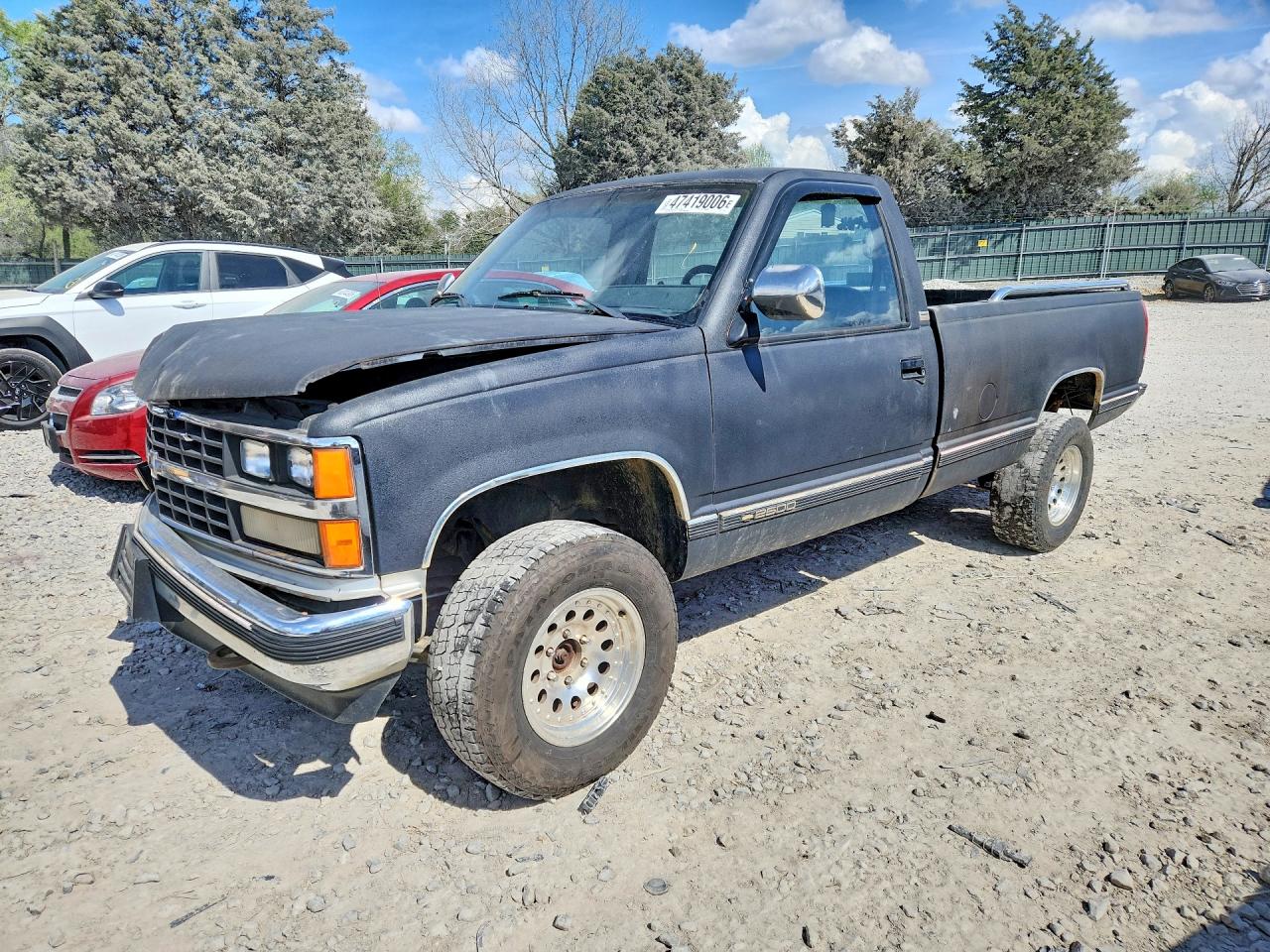 1988 Chevrolet Silverado 2500, VIN 2GCFK24Z5J1173057 — Front end