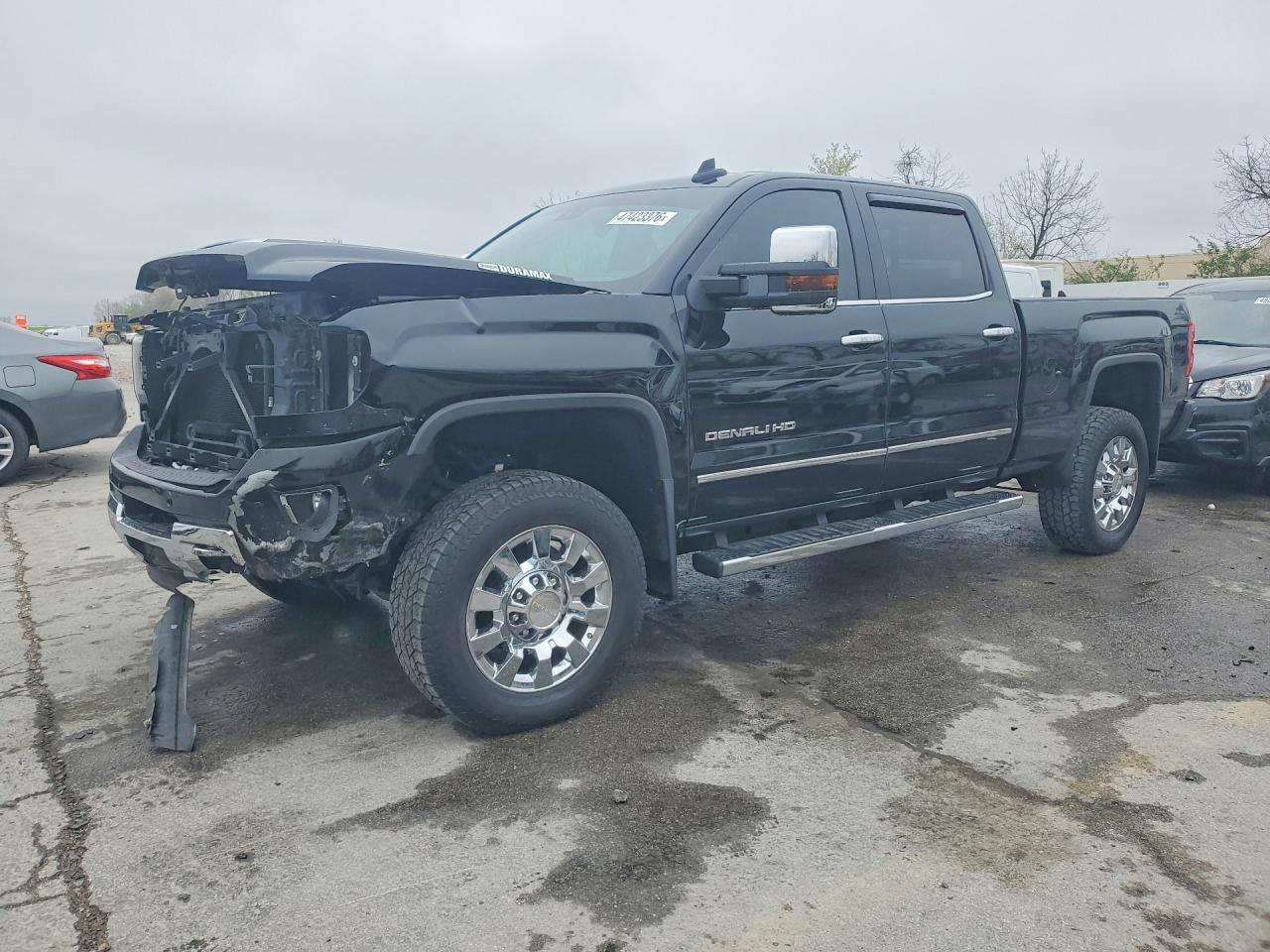 2019 GMC Sierra 2500HD Denali, VIN 1GT12SEY8KF116197 — Front end
