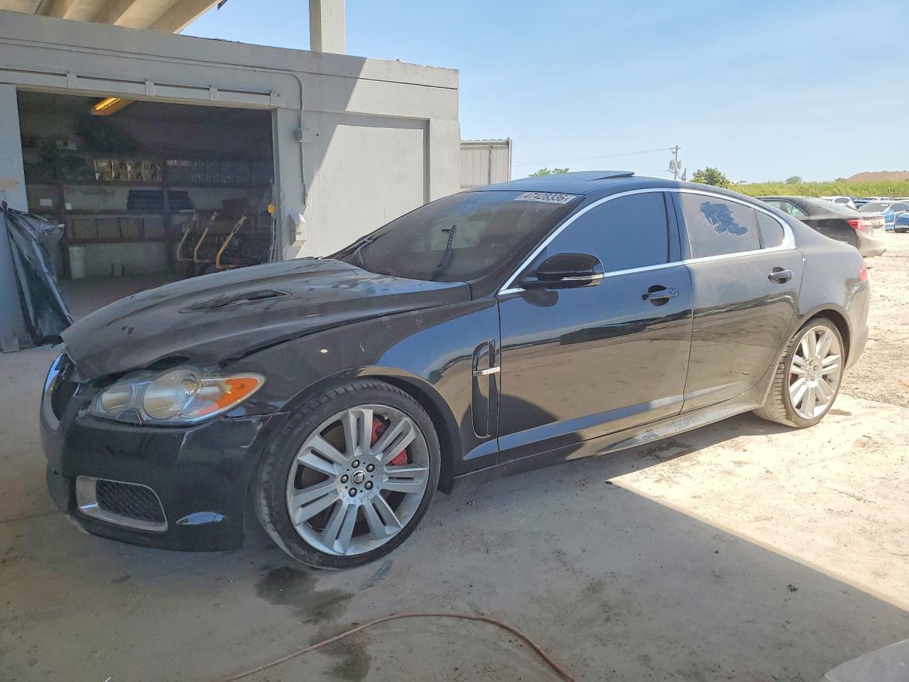 2011 Jaguar XF XFR, VIN SAJWA0JC5BMR87806 — Пожар в моторном отсеке