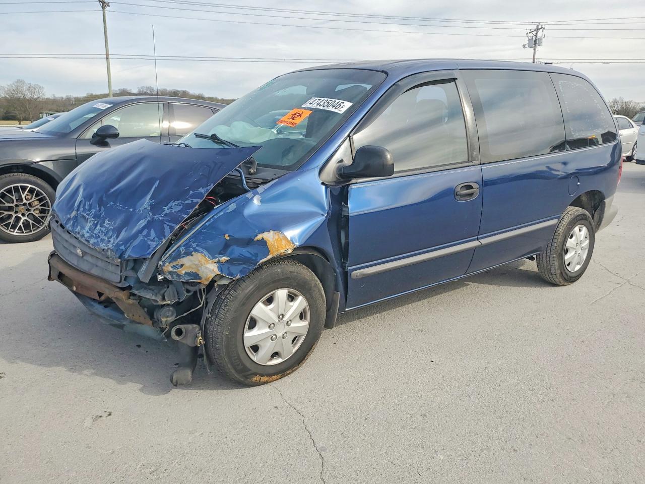 2000 Plymouth Voyager, VIN 2P4FP25B9YR594595 — Перед